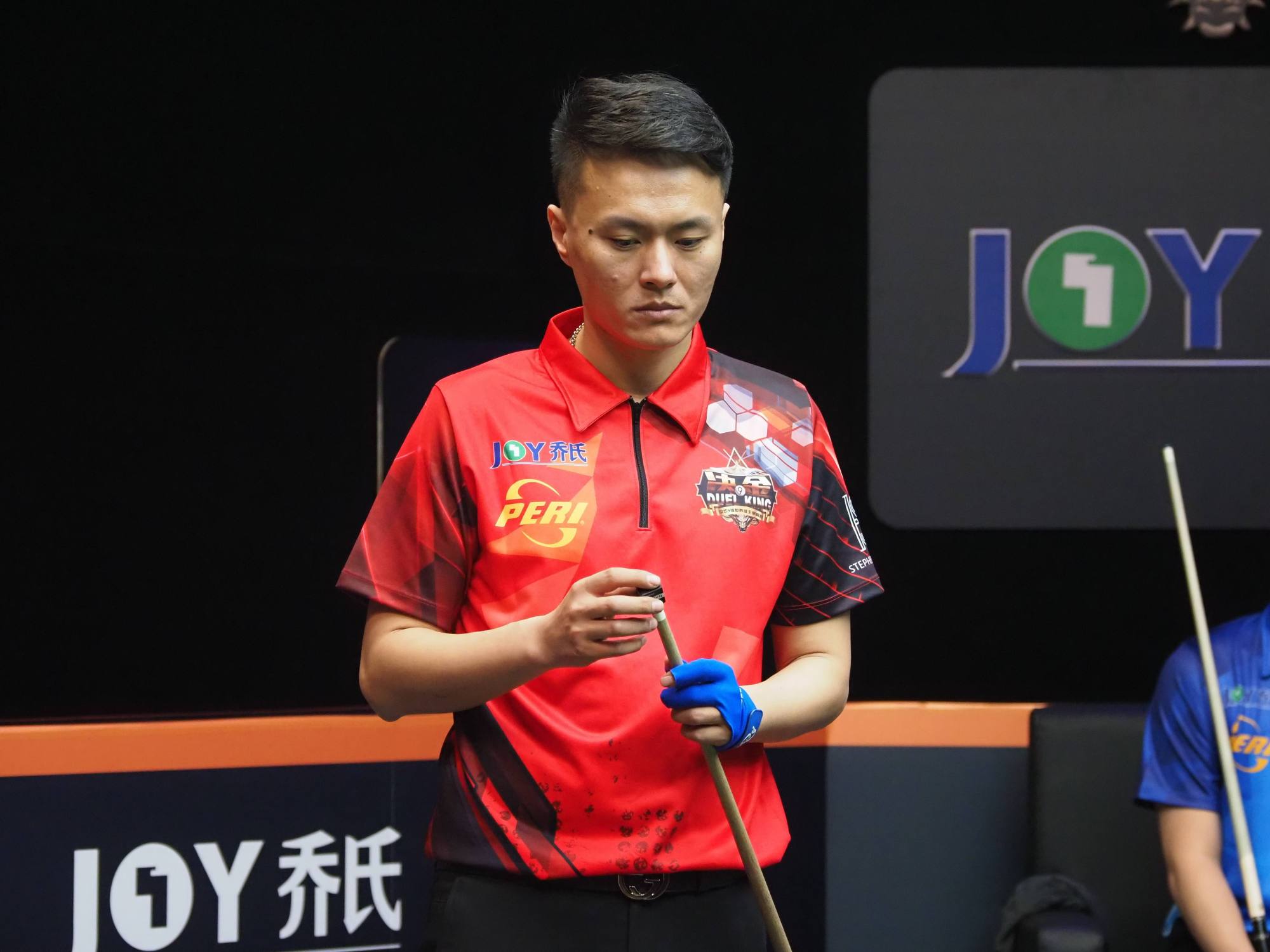 双手指天的 双手指天的